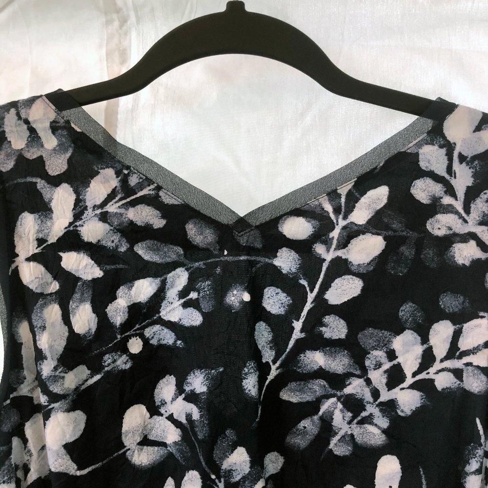 Simply Vera Navy/White Floral Dress Size SM - Picture 6 of 6